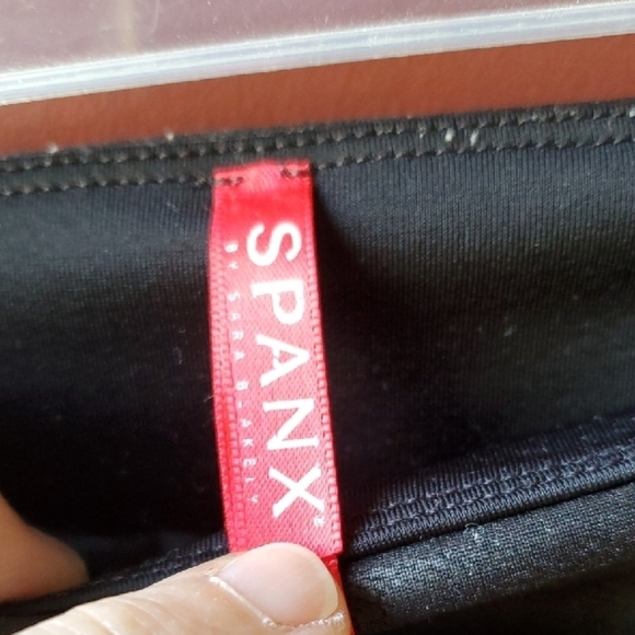 SPANX Black Shapewear Leggings with High Waist - Picture 2 of 8